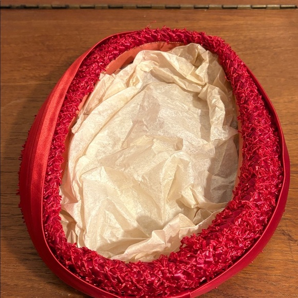 Set of 2 1948 Vintage Fashion Hats 1 Red Pillbox / 1 Black Velvet main image 7